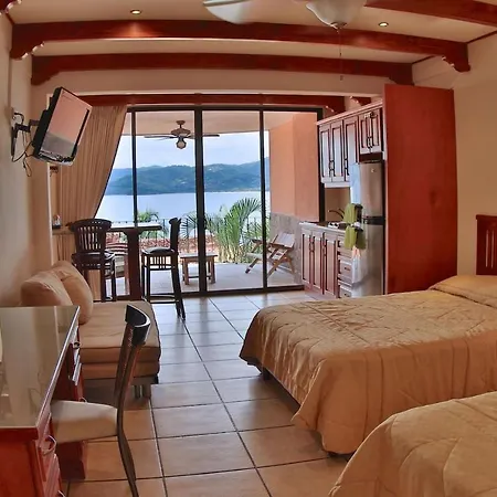 Hotel Room-Style Ocean-View Unit In Flamingo With Pool